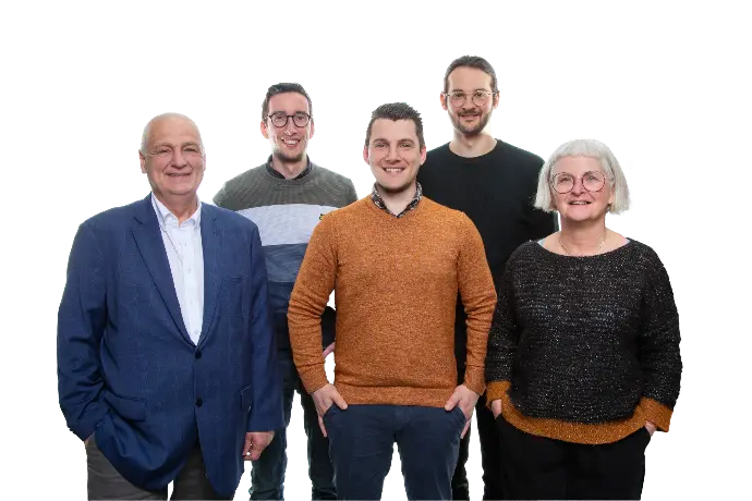 A grouppicture of the Isatronick team, five people smilling to the camera,